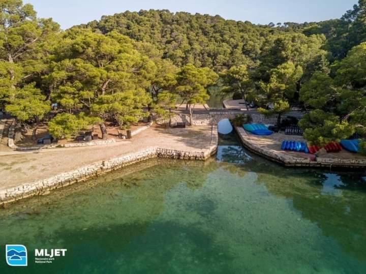 Polly Apartments With Swimming Pool Babino Polje Екстериор снимка