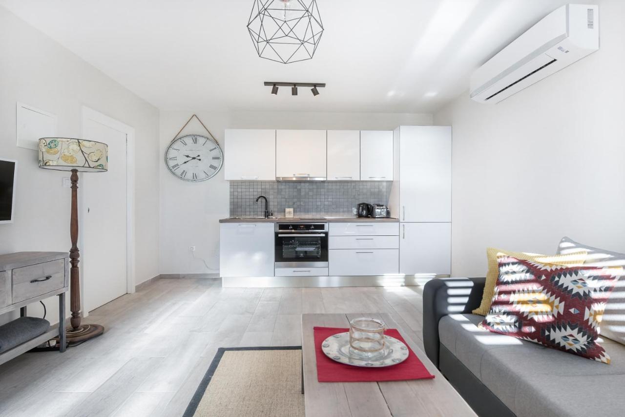 Polly Apartments With Swimming Pool Babino Polje Екстериор снимка